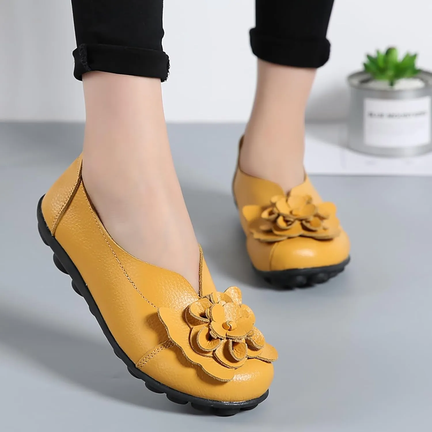 Womens Casual Loafers Shoes Round Toe Lightweight Soft Flat Moccasins Shoes Dressy Leather Slip On Comfortable Walking Loafer