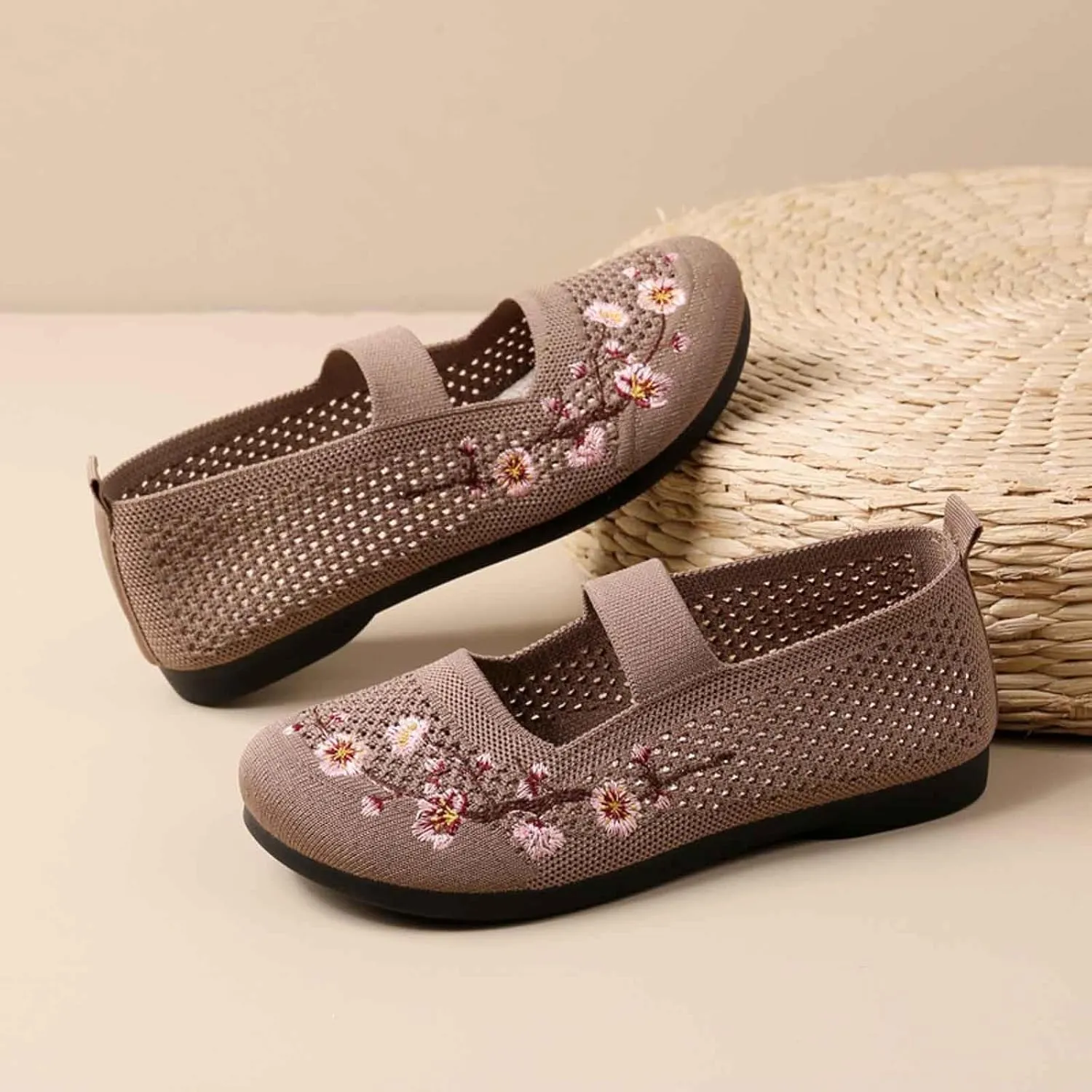 Women's Casual Shoes Embroidered Breathable Flat Comfortable Everyday Wear Versatile Design for Jeans and Relaxed Attire All Seasons