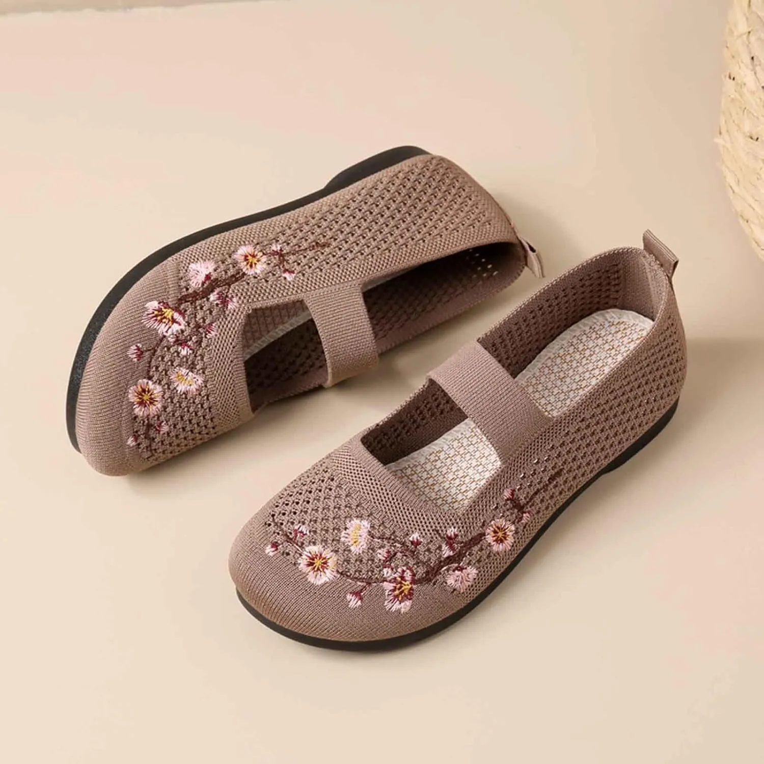 Women's Casual Shoes Embroidered Breathable Flat Comfortable Everyday Wear Versatile Design for Jeans and Relaxed Attire All Seasons