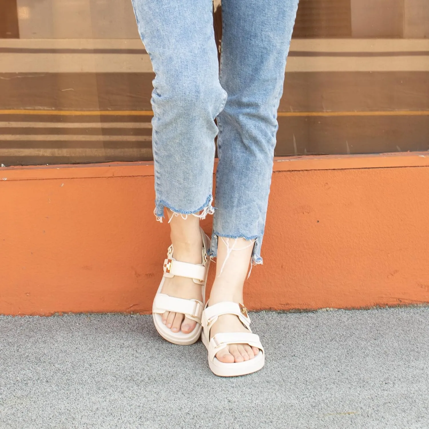 Women's Flat Sandals Adjustable Double Strap Slide Sandals Open Toe Slip on Shoes Resistant Leather Footbed Comfort Sandals Dressy for Summer Beach Vacation